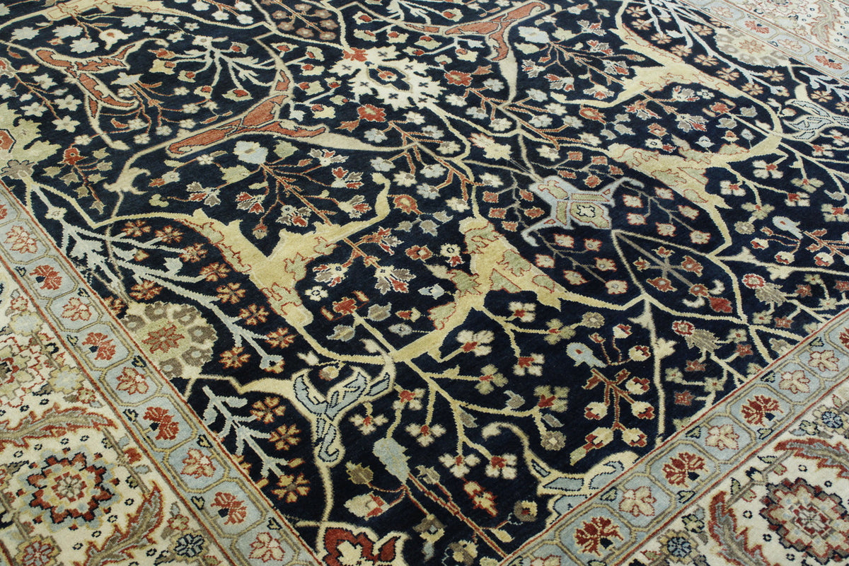 Traditional Fine Sherapi rug corner detail