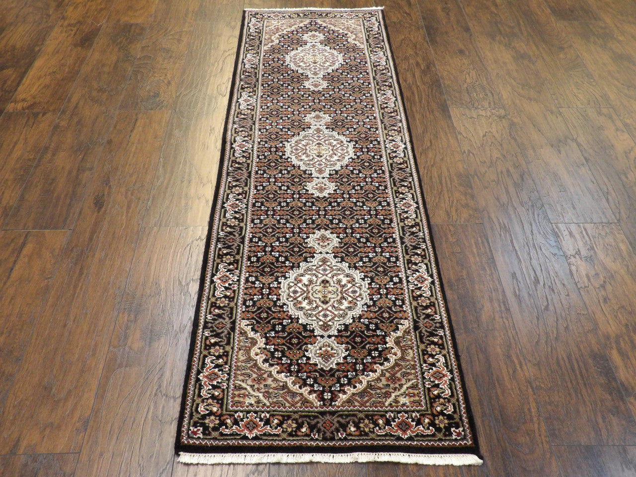 Persian Mahi Tabriz rug corner detail