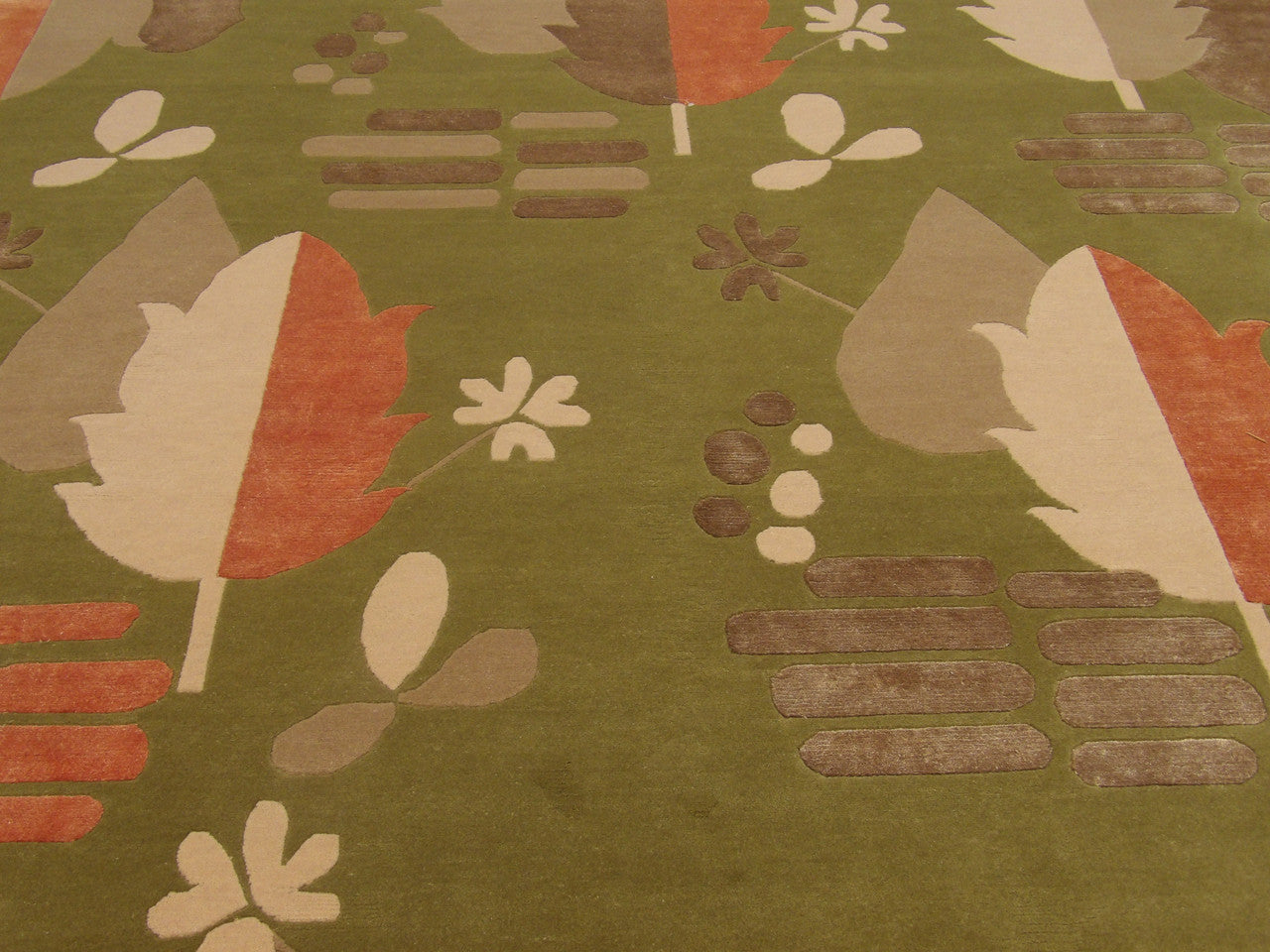Modern Nepalese Line Leaf Design rug border detail