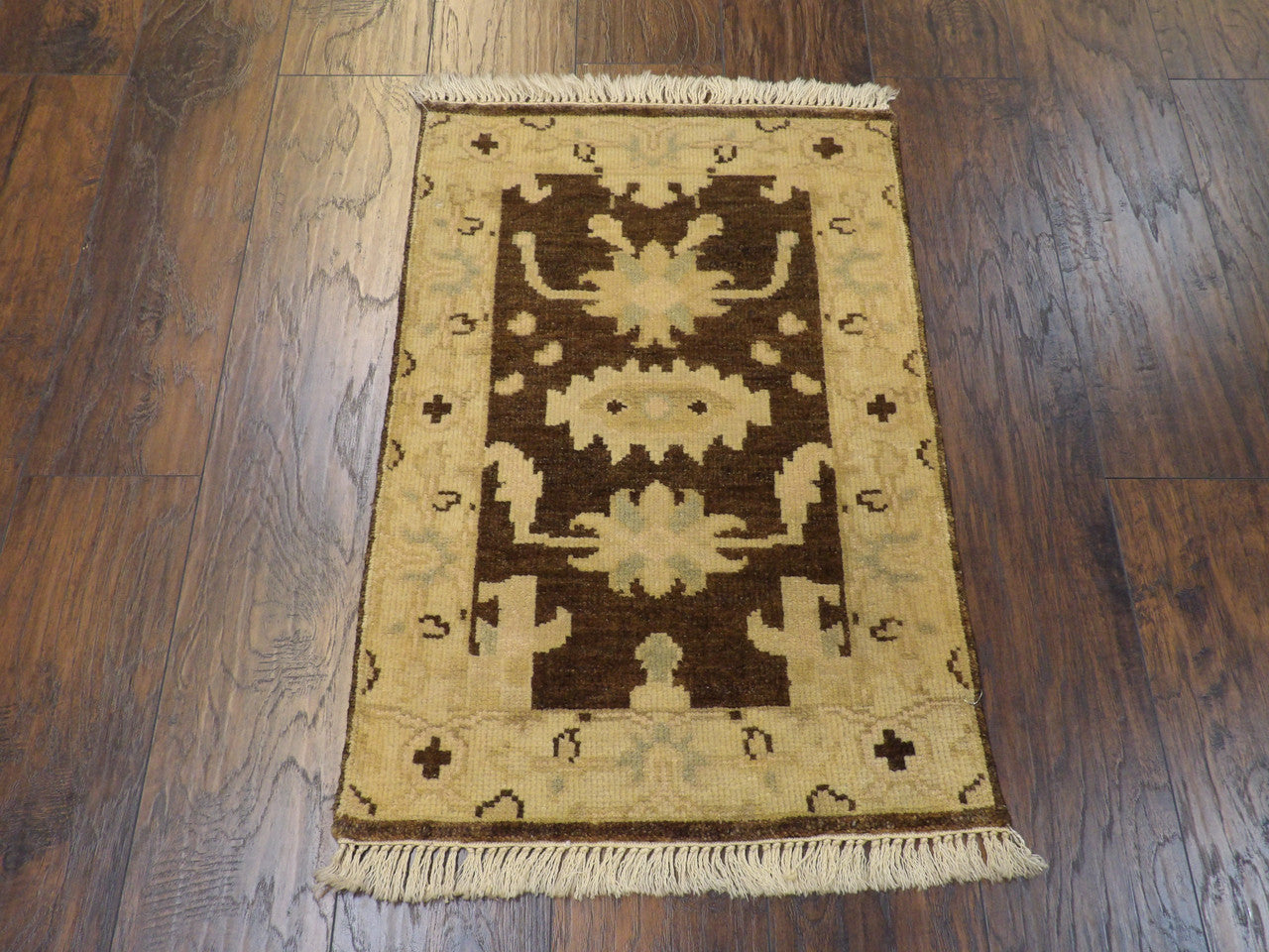 Turk Ushak Wash rug corner detail