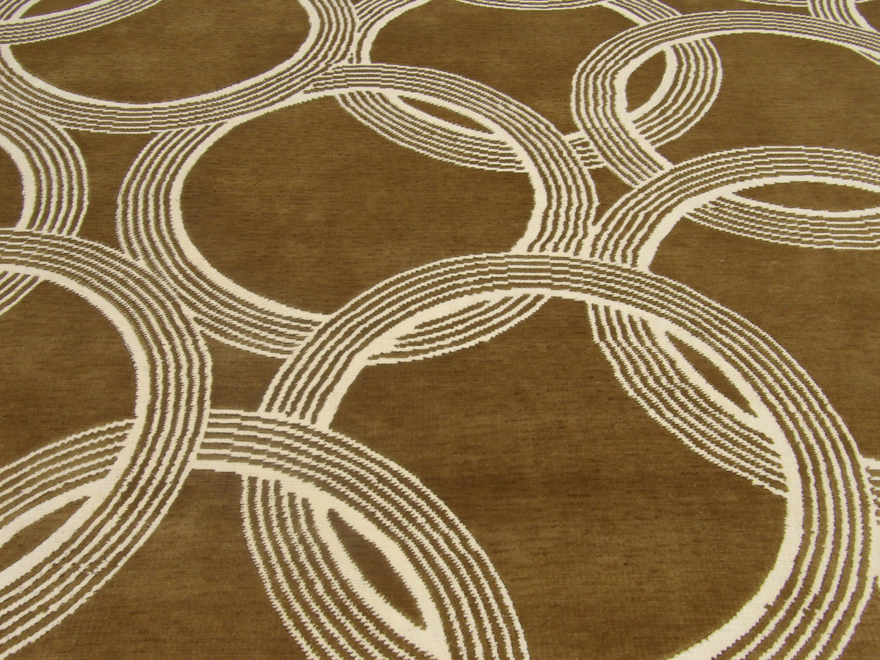 Modern Nepalese Circle Design rug border detail