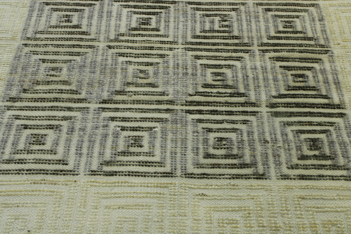 Modern Sumack Weave rug corner detail