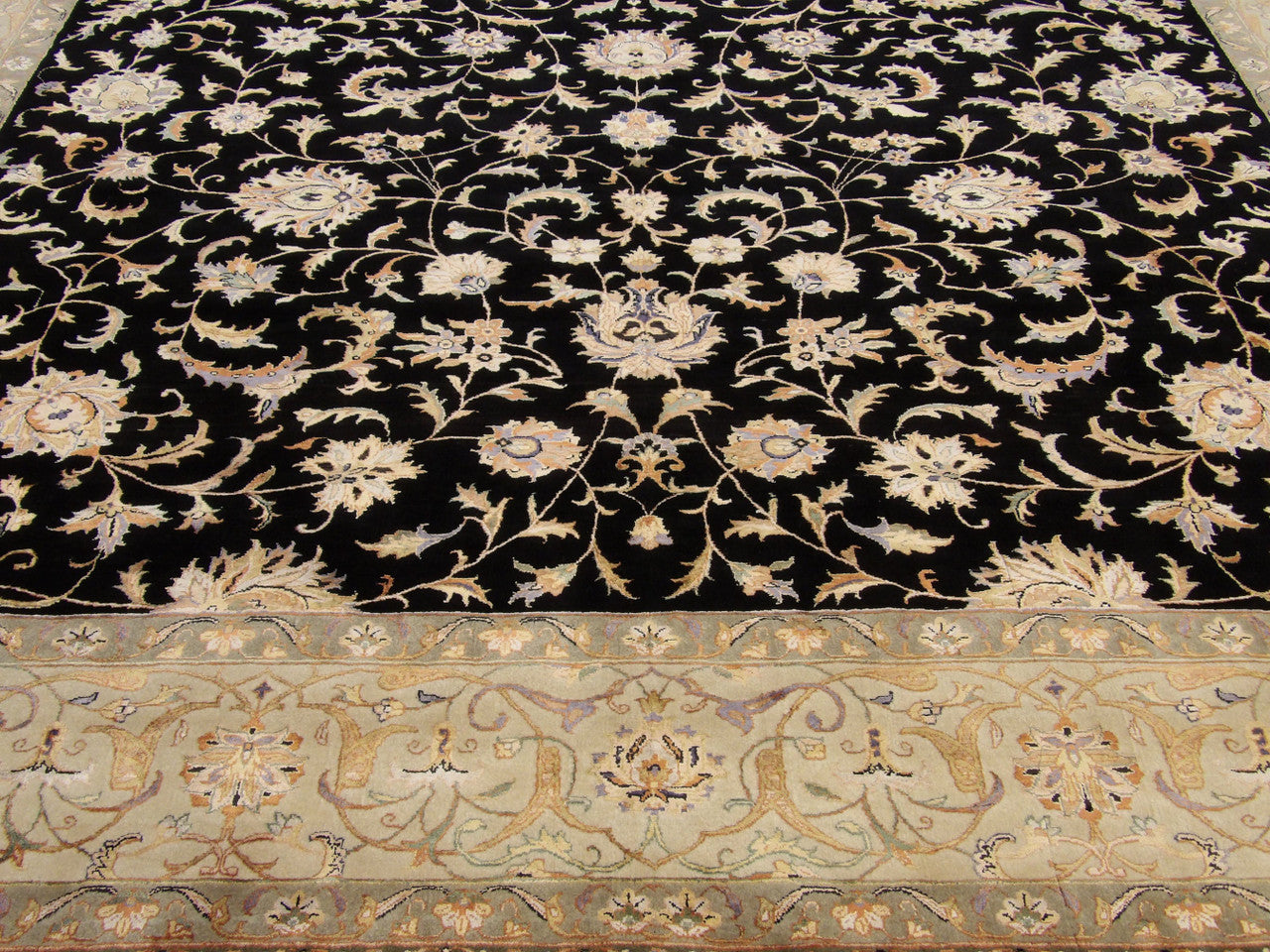 Fine Persian Kashan rug corner detail