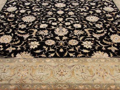 Fine Persian Kashan rug corner detail