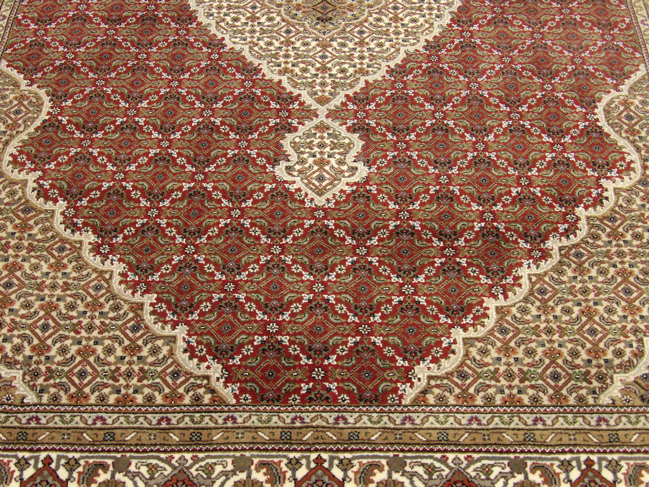 Persian Mahi Tabriz rug border detail, red and ivory