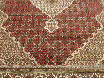 Persian Mahi Tabriz rug border detail, red and ivory