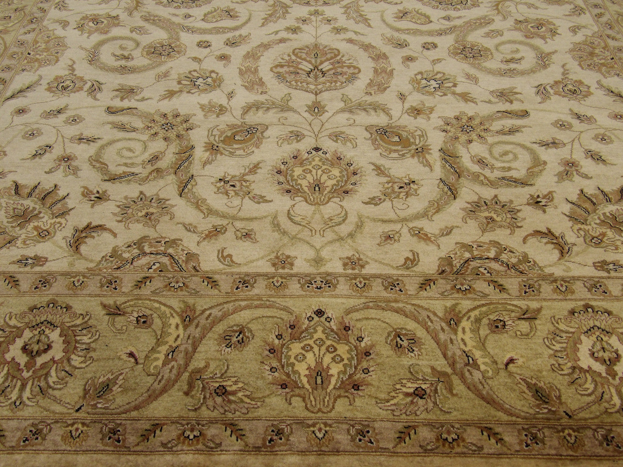 Kashan rug border detail