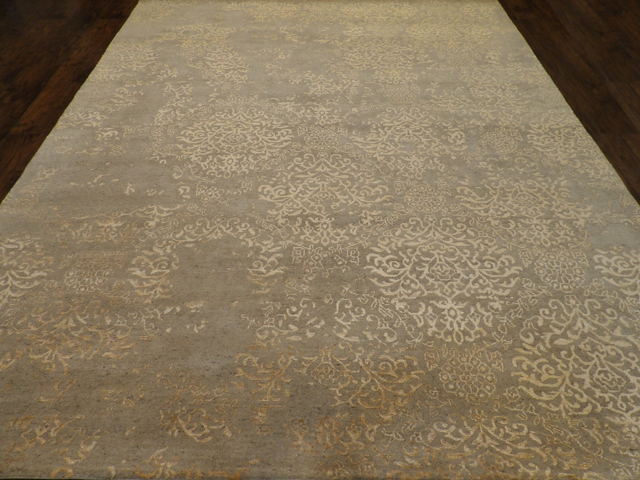 Oxidized Abstract Damask Design rug corner detail