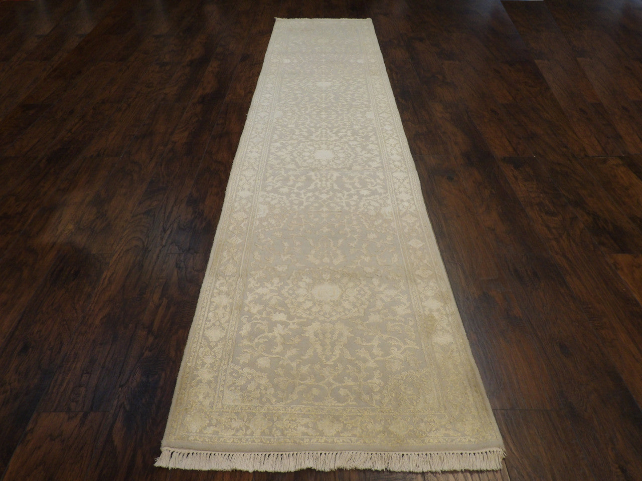 Close-up of wool-silk pile, Gold & Beige rug