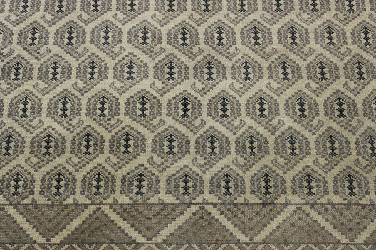 Oushak Silverwash Paisley Design rug border detail