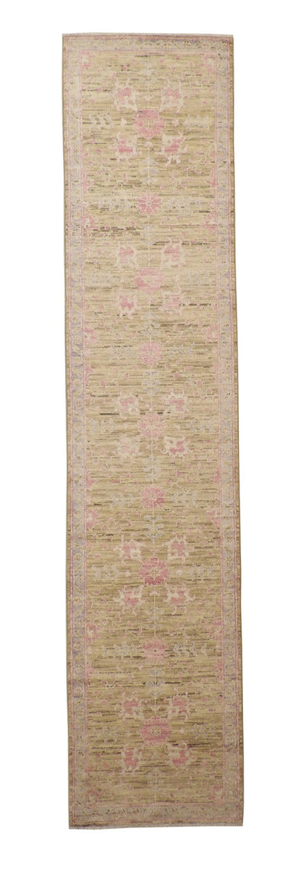 Oushak Chobi hand-knotted wool rug in Beige, full view