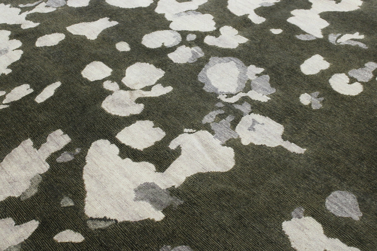 Green & Pink Transitional Abstract Broken Design rug in room setting