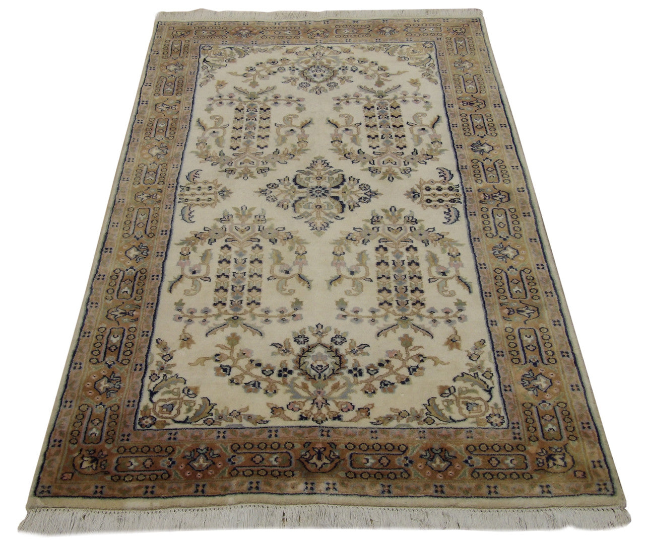 Farahan rug border detail