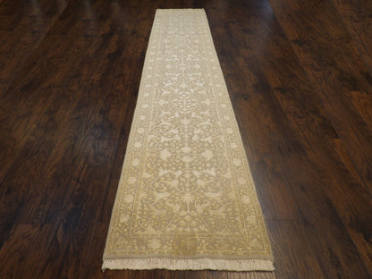 Close-up of wool-silk pile, Beige rug