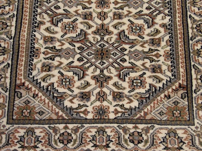 Fine Persian Bidjar rug border detail