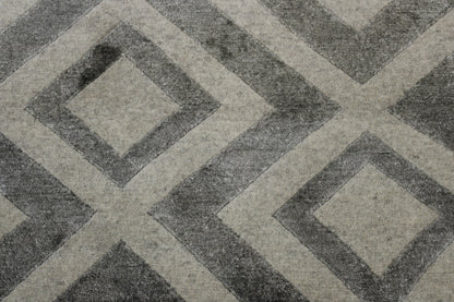 Modern Diamond Design rug border detail