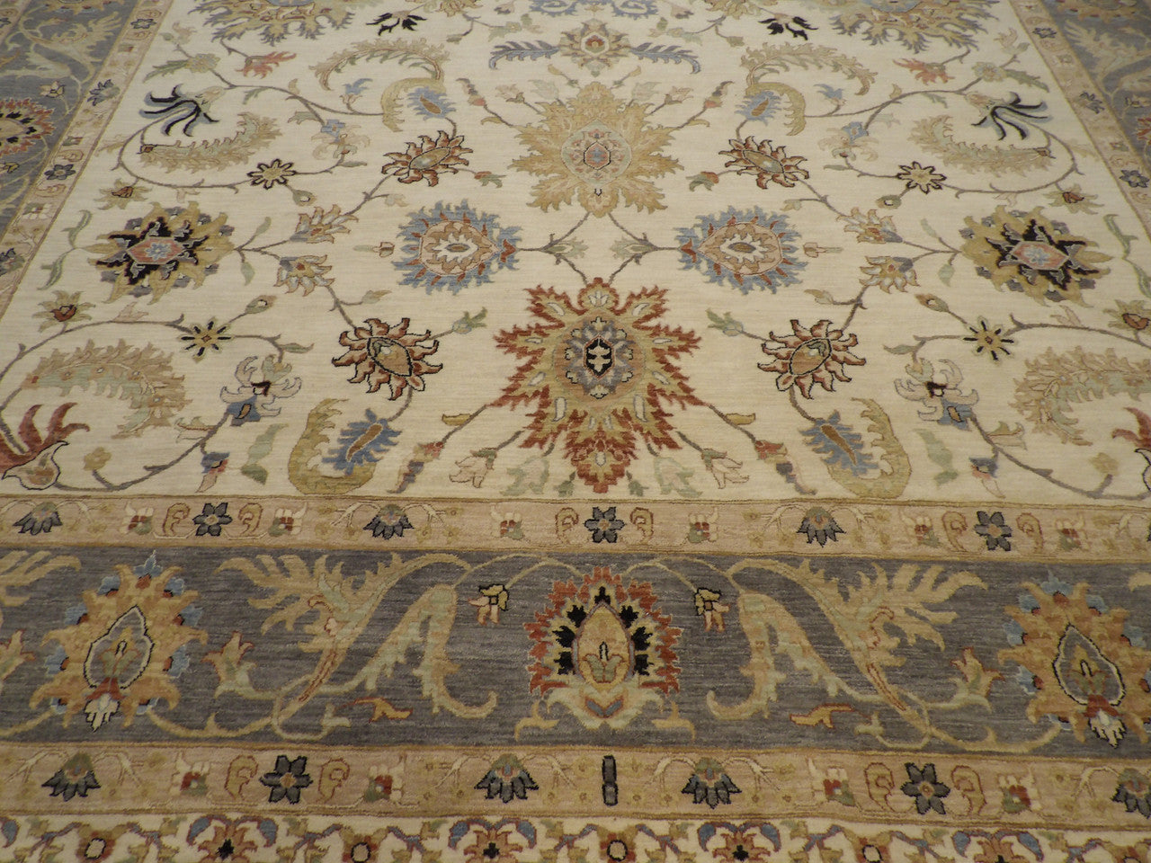 Agra Kashan rug border detail