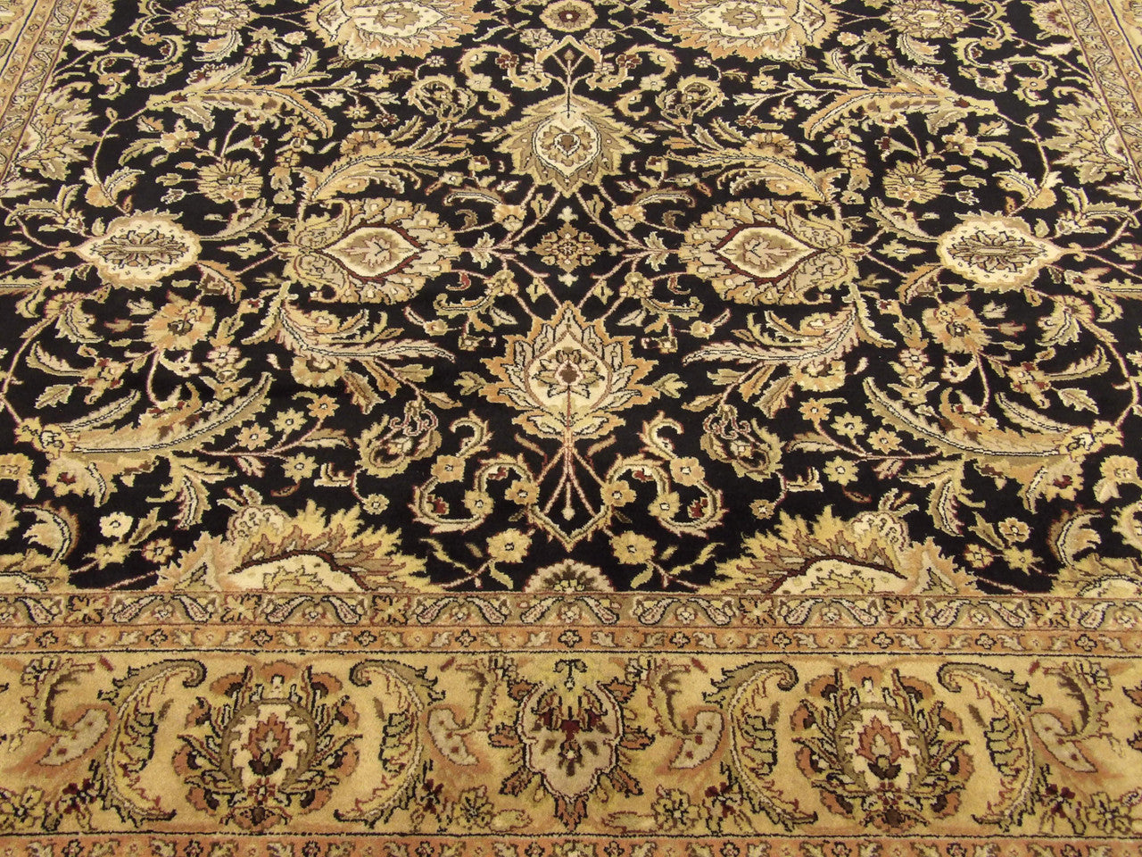 Fine Persian Kashan rug border detail