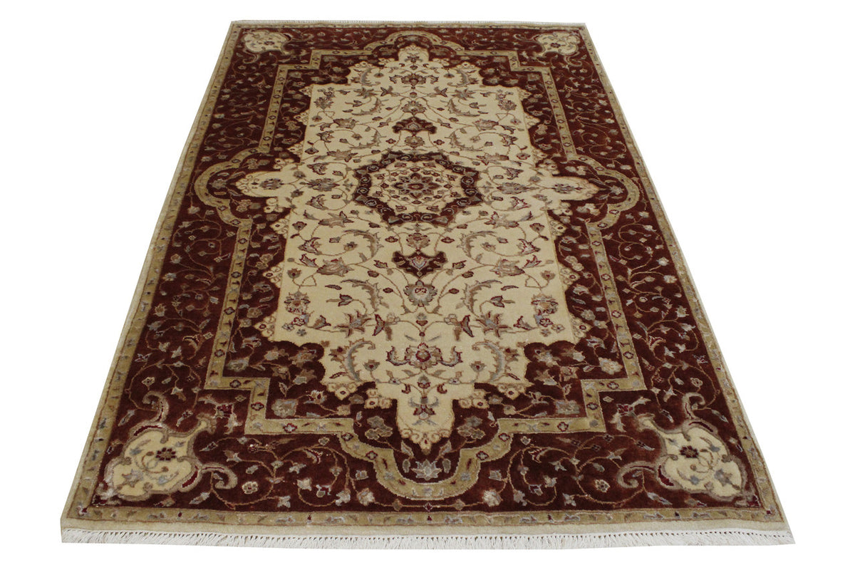 Close-up of wool-silk pile, Beige rug