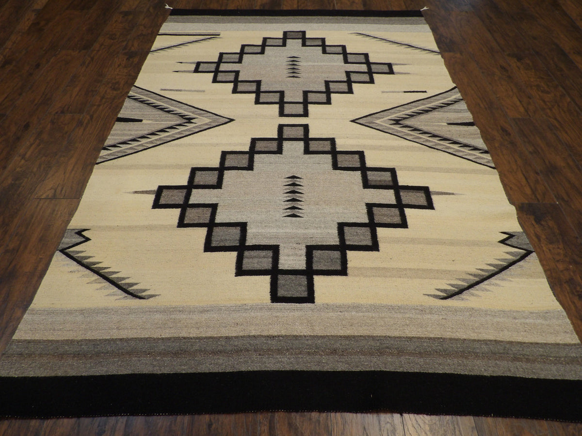 Close-up of wool pile, Ivory & Black rug