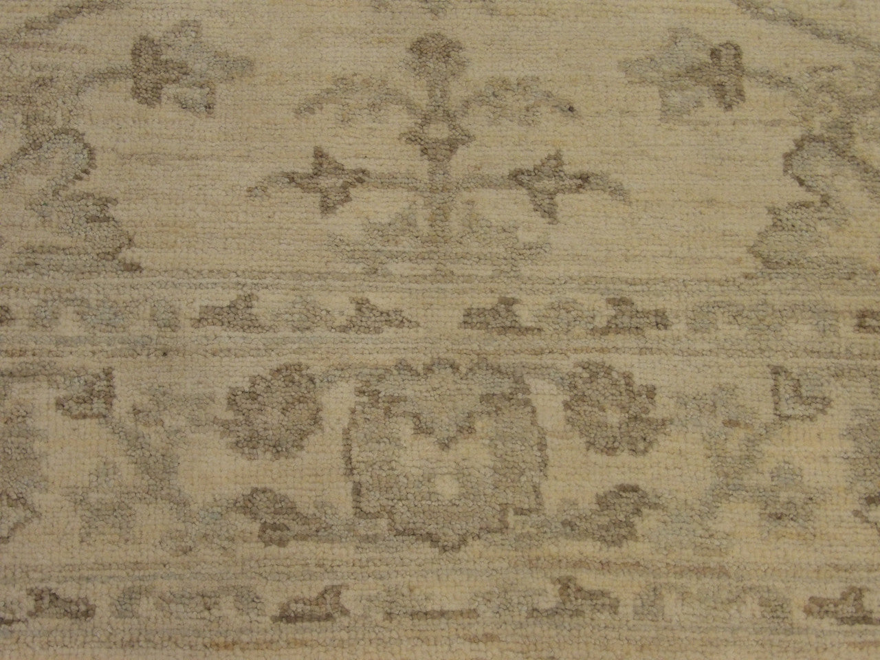 Oushak Chobi Wash rug border detail