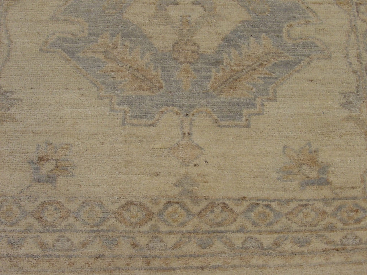 Oushak Chobi Natural Dye rug border detail