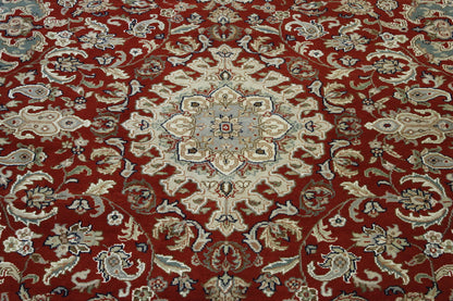Traditional Fine Tabriz rug border detail