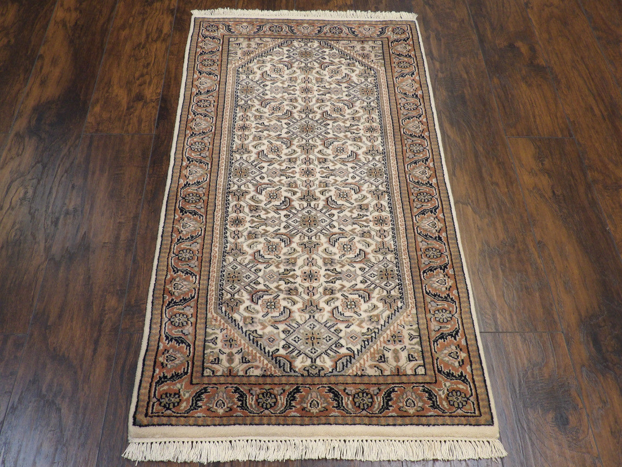 Fine Persian Kashan rug border detail