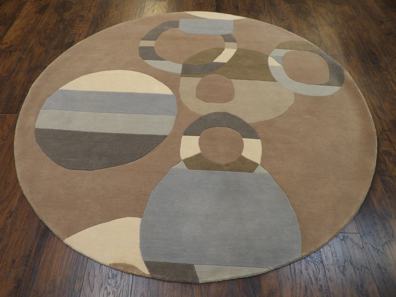 Modern Circle Design rug corner detail