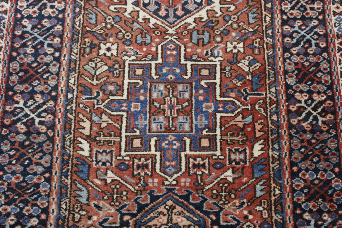 Traditional Antique Heriz rug border detail
