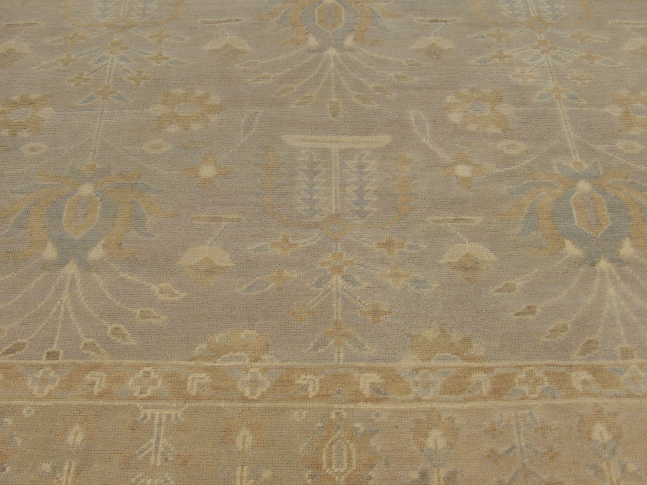Oushak Chobie rug border detail, beige and gray
