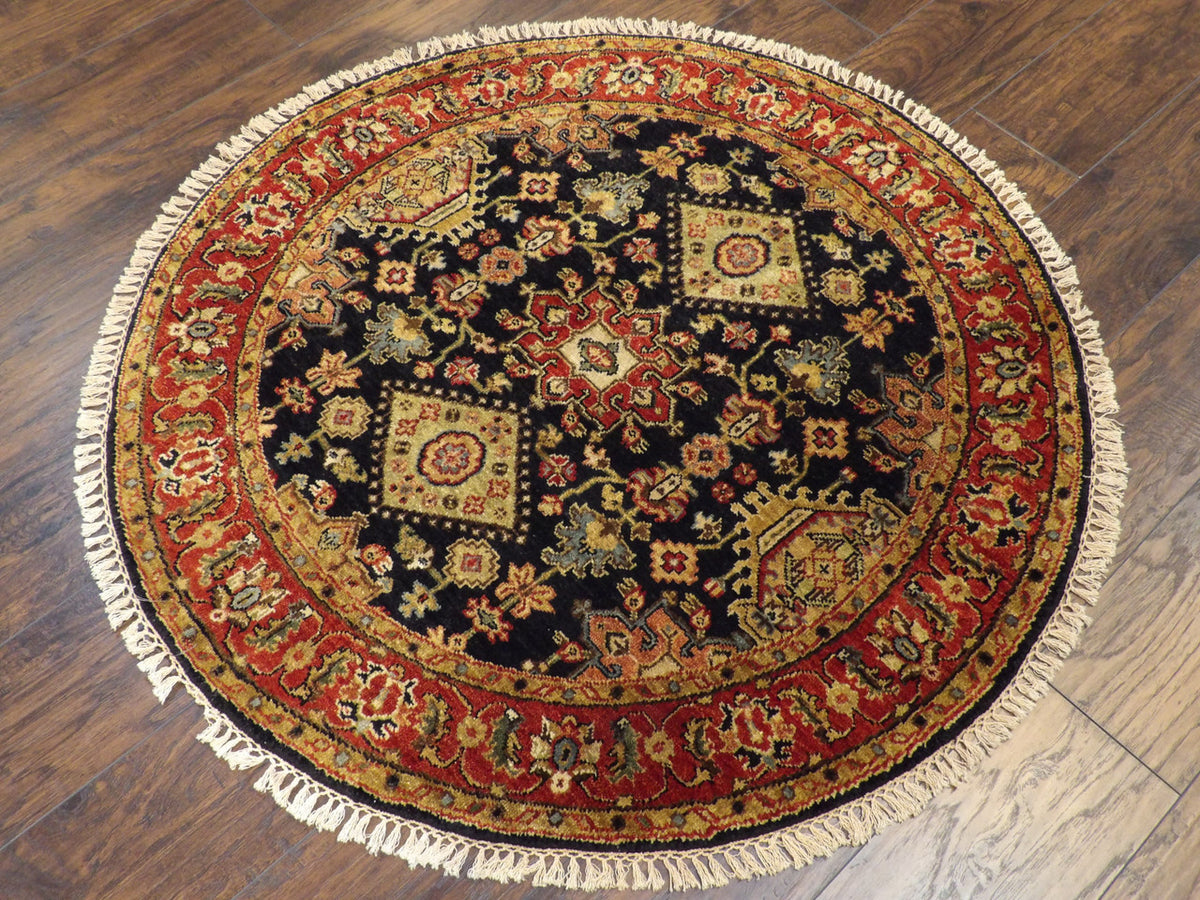 Serapi medallion pattern detail