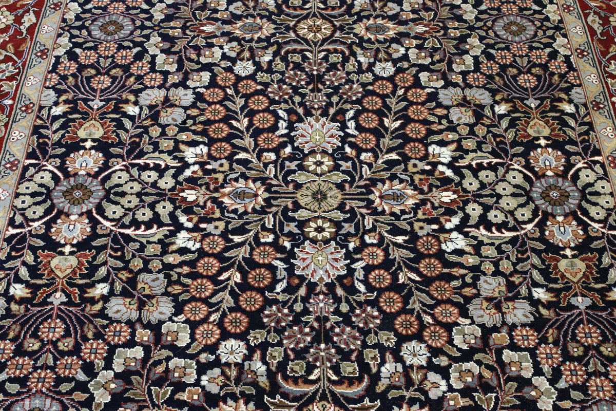Traditional Fine Heraki rug border detail