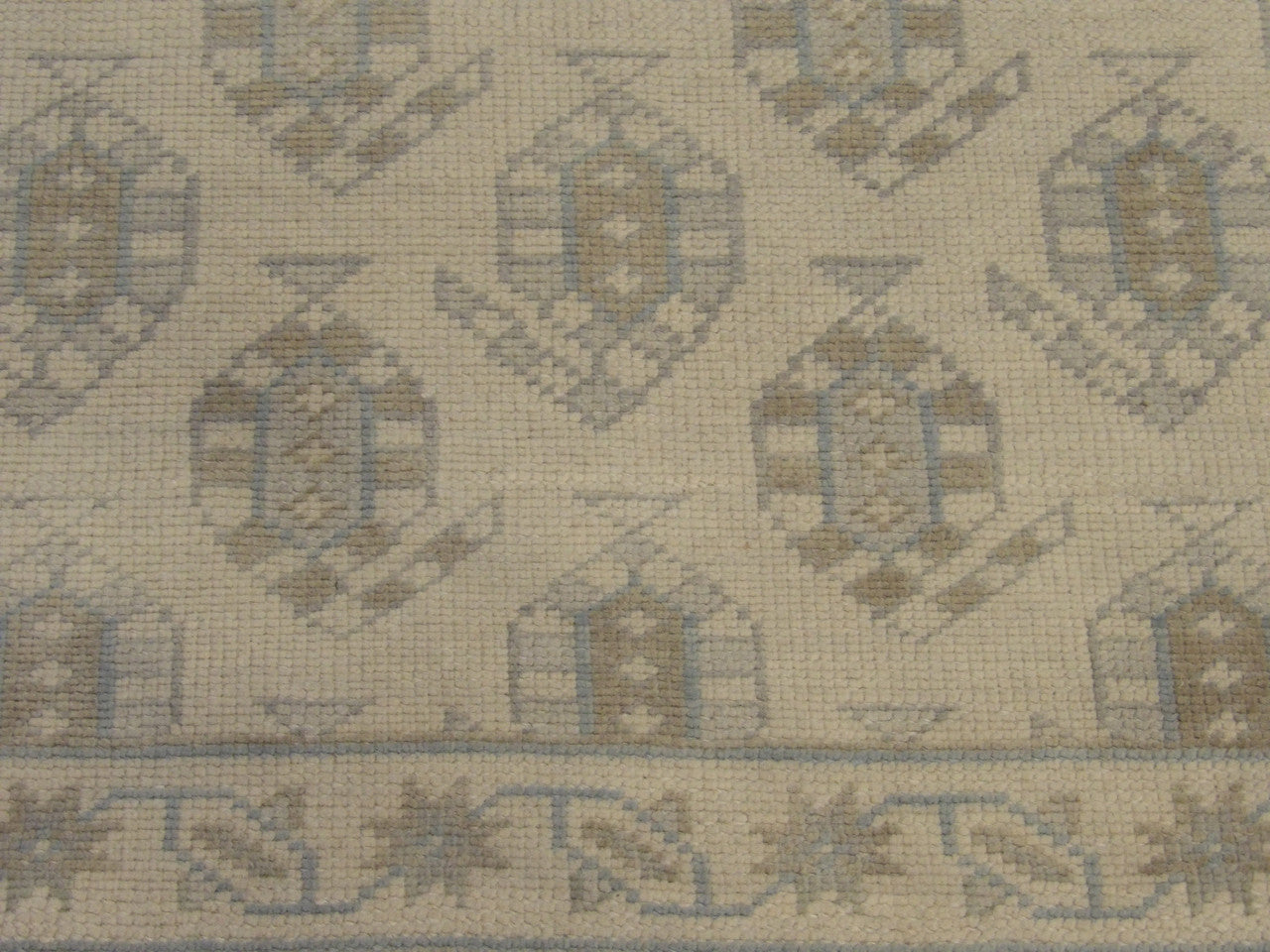 Oushak rug border detail