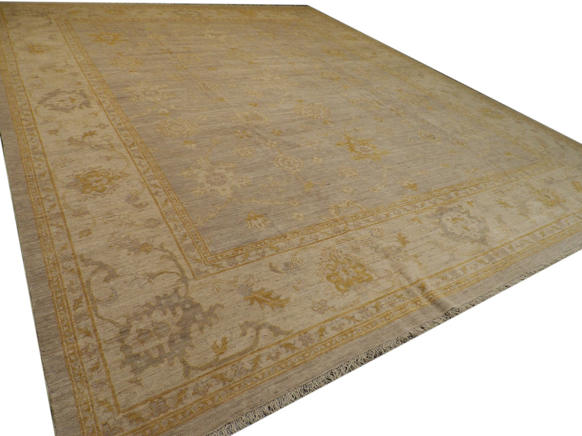 Full view of Oushak Chobi palatial rug