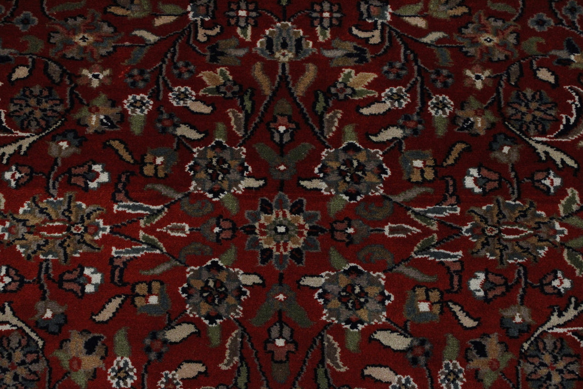Full view of Traditional Mahal Design rug
