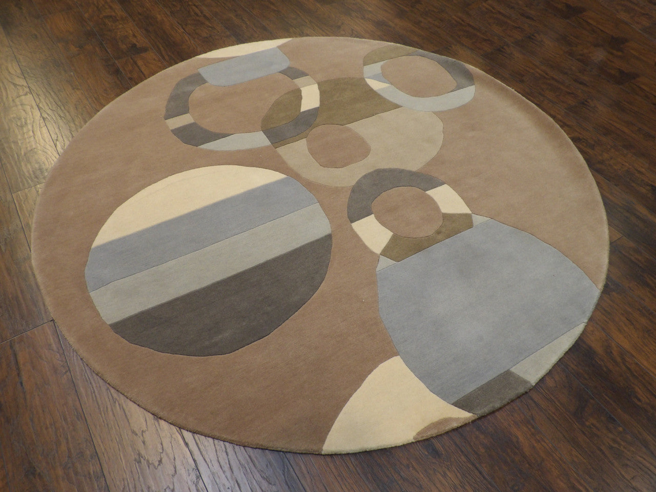 Full view of Modern Circle Design rug