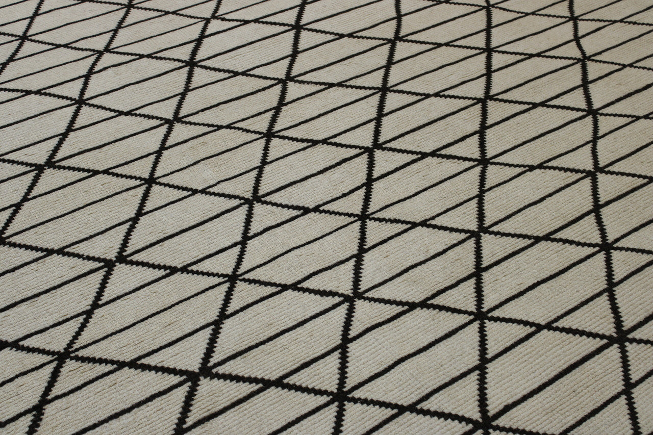 Modern Distressed Moroccan Design rug border detail
