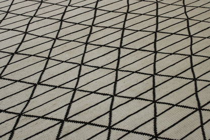Modern Distressed Moroccan Design rug border detail