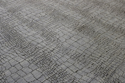 Modern Ikat Design rug border detail