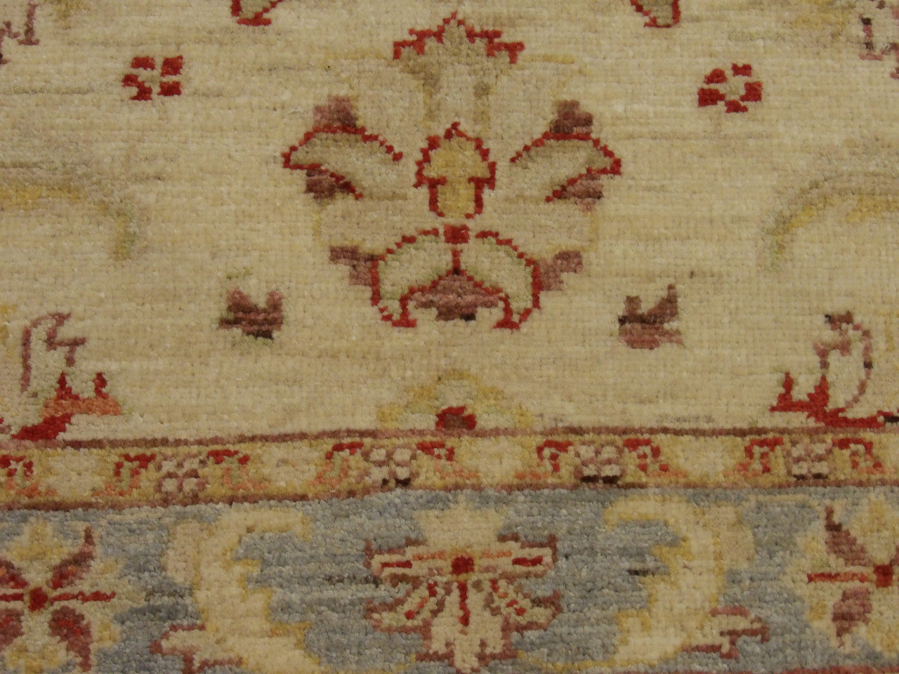 Oushak Chobi Natural Dye rug border detail