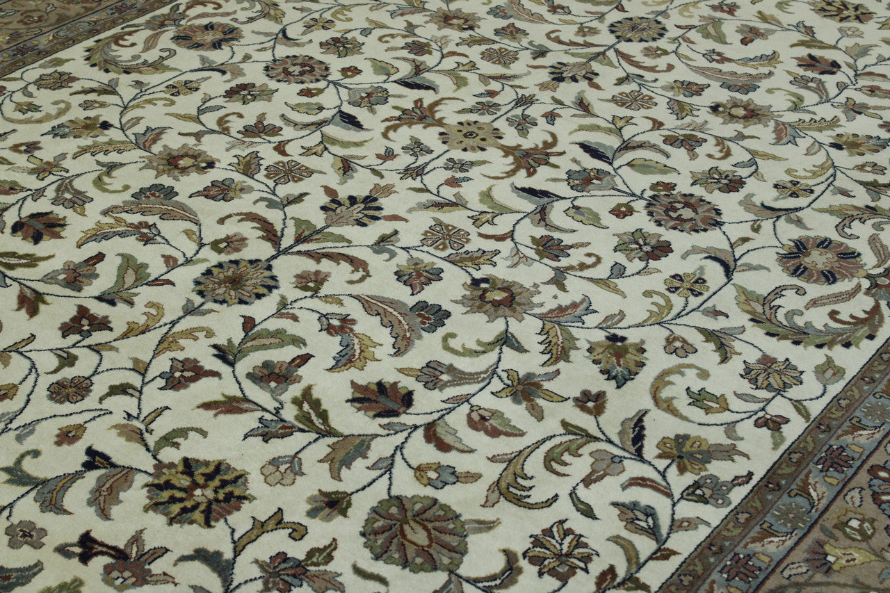 Traditional Fine Herati rug corner detail