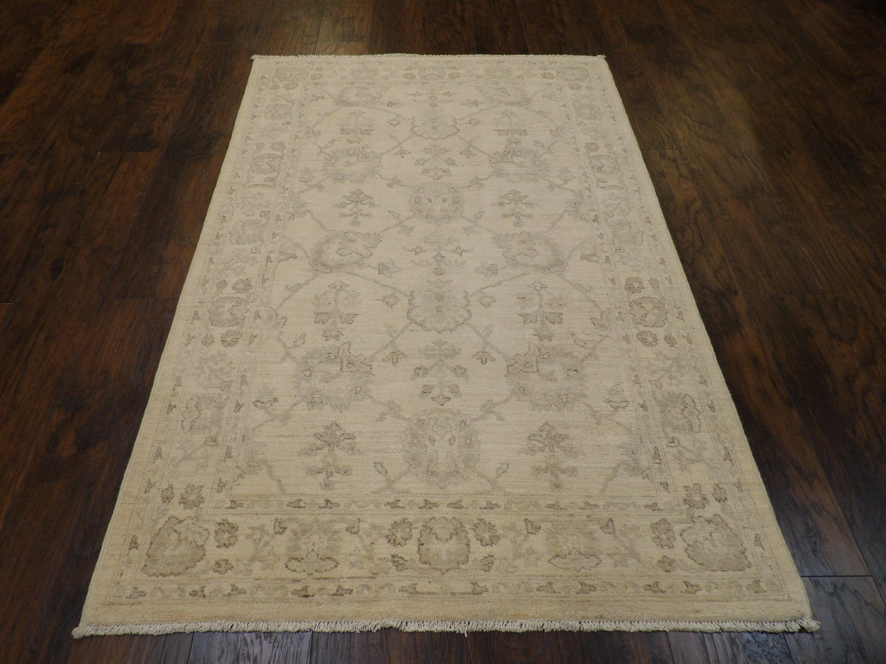 Oushak Chobi Wash rug corner detail