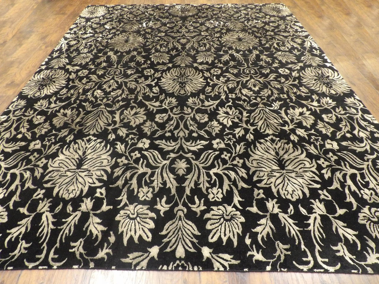 Transitional Carved Floral Design rug corner detail