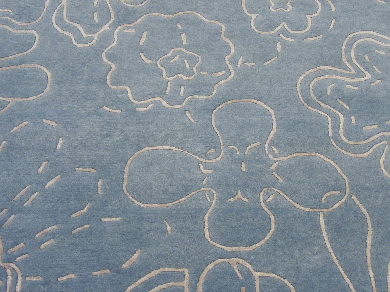 Transitional Rose Design rug border detail