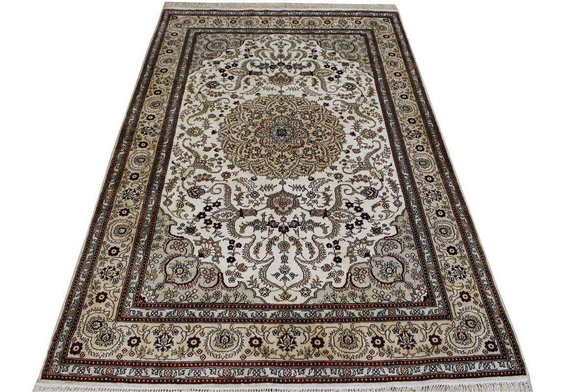 Close-up of silk pile, Beige rug