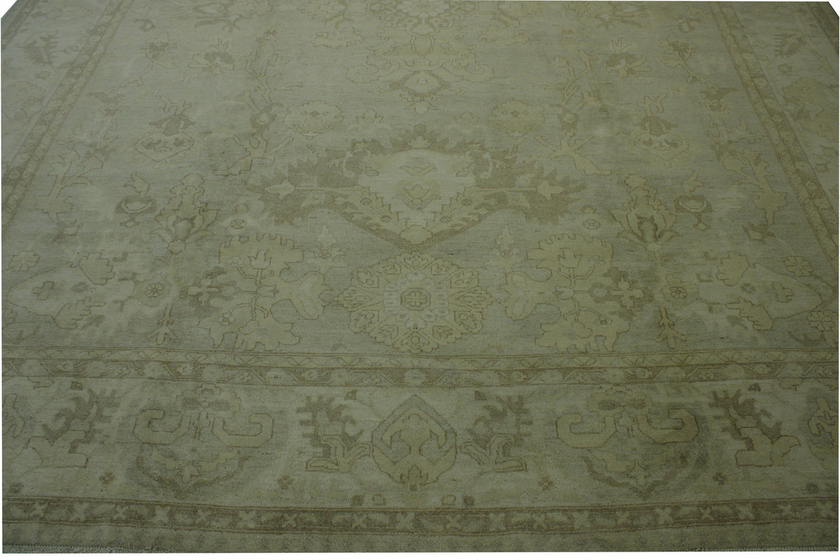 Oushak Chobi rug border detail
