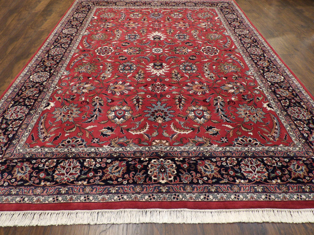 Fine Persian Kashan rug corner detail