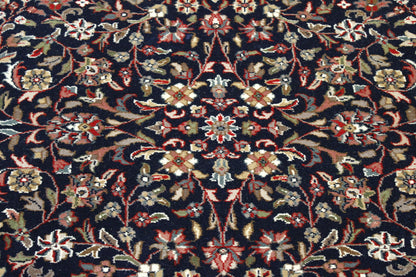 Traditional Fine Heraki rug border detail