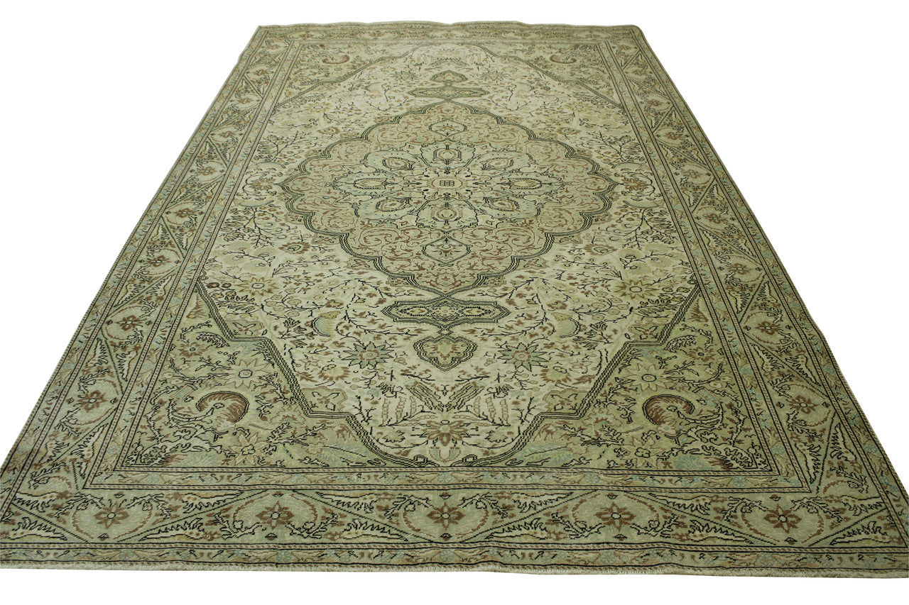 Traditional Vintage Kannysar pattern detail